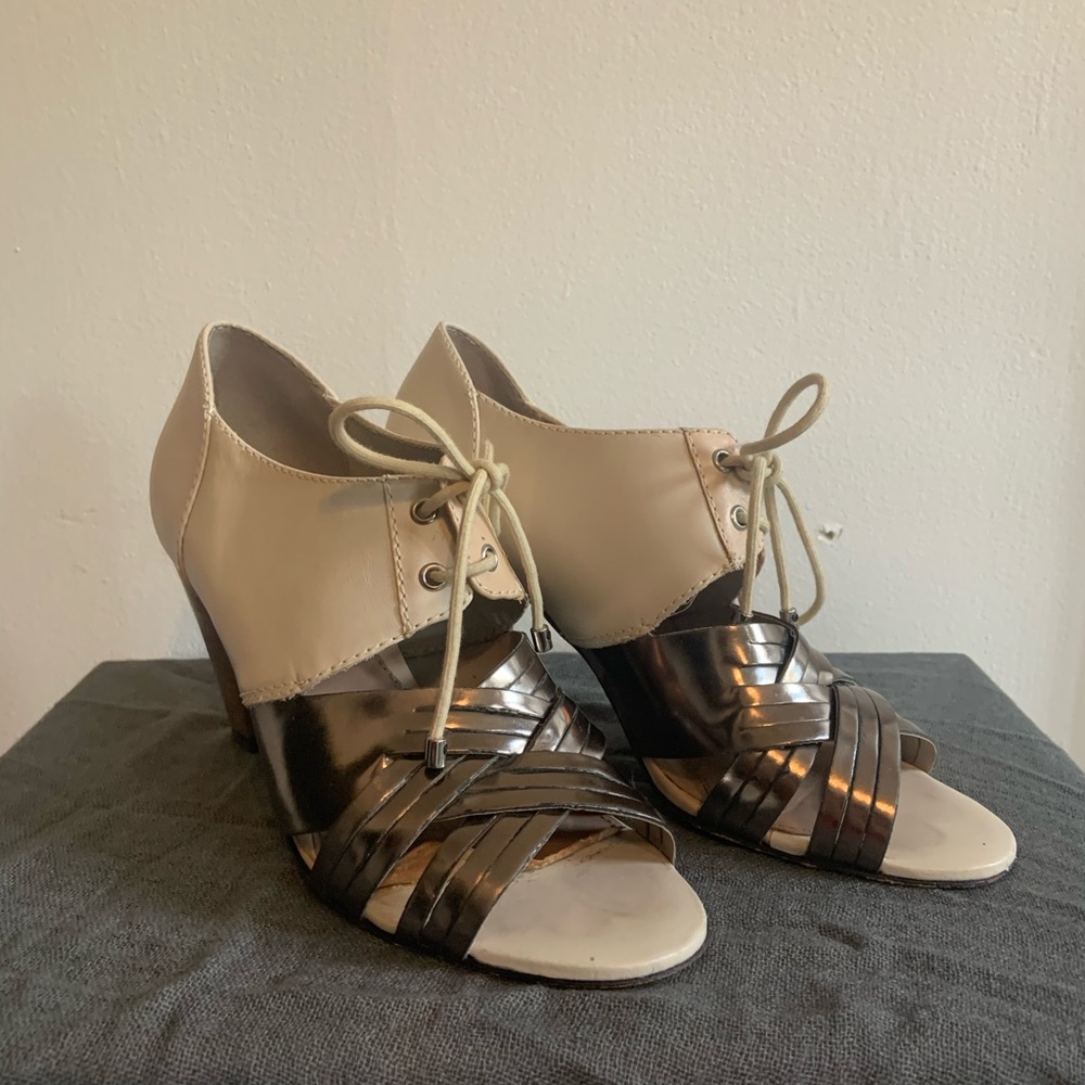 EROTOKRITOS Silver and White Leather heels